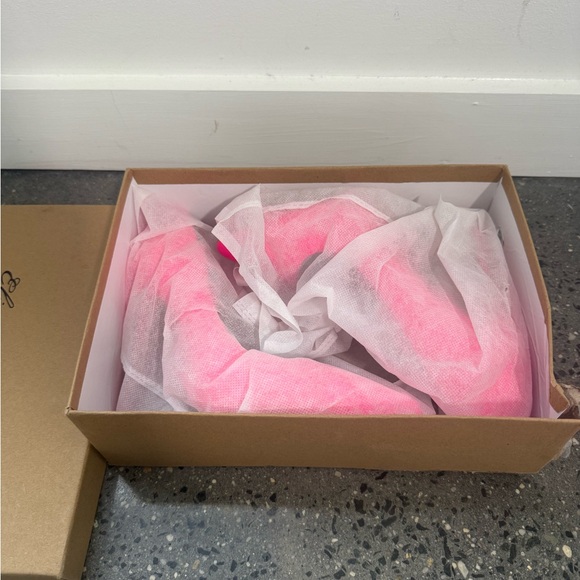 Women's Hot Pink Stiletto Heels - Picture 14 of 15